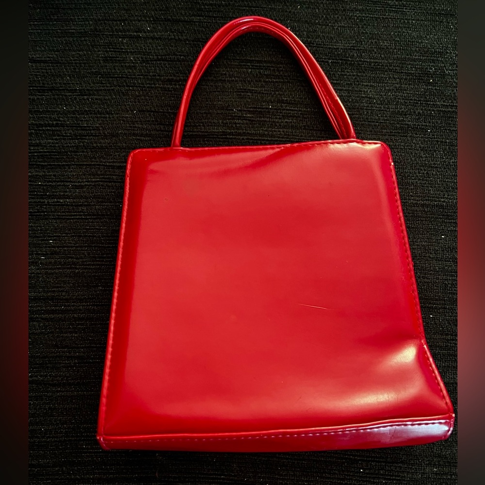 Little red bag. Fabulous & fun. 16cm x 17cm. Used. In a fabulous used condition - Picture 4 of 9